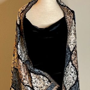 Handmade 100% cashmere wrap with silk embroidery across the wrap